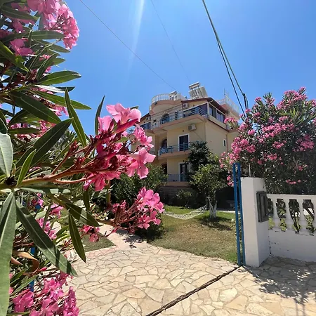 Laura Гостевой дом *