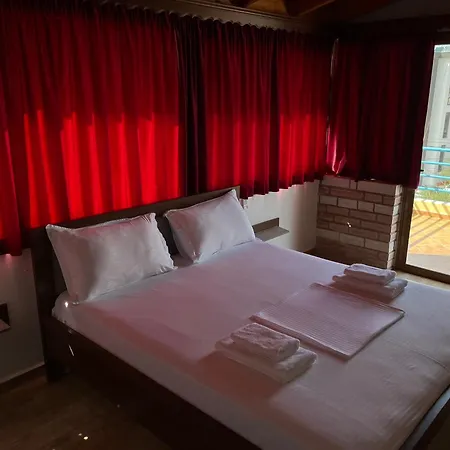 Laura Гостевой дом Ксамил