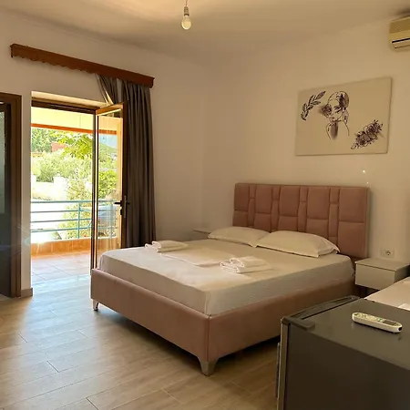 Laura Гостевой дом *