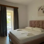 Laura بيت ضيافة كساميل