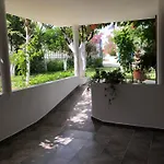 بيت ضيافة Laura *