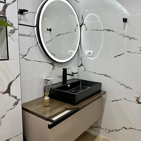 Laura * 卡萨米尔